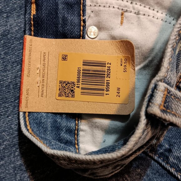 Levi's Shorts Women's Plus Size   24W   NWT - Picture 4 of 7